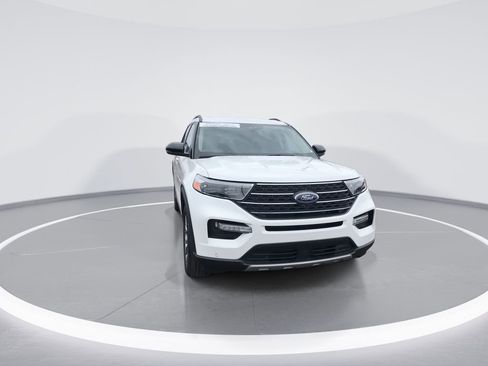 Used 2023 Ford Explorer XLT w/ Equipment Group 202A AWD/4WD image 3