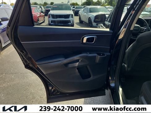 Used 2023 Kia Sorento LX FWD image 14