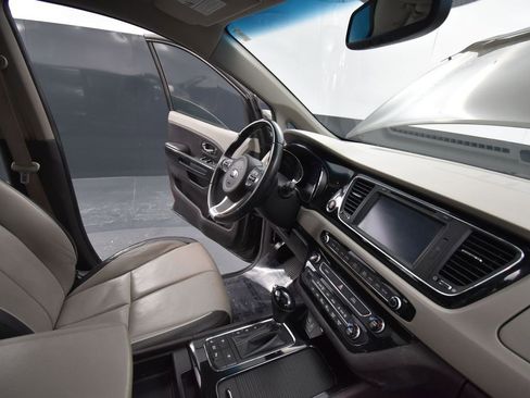 Used 2016 Kia Sedona SX Limited image 18