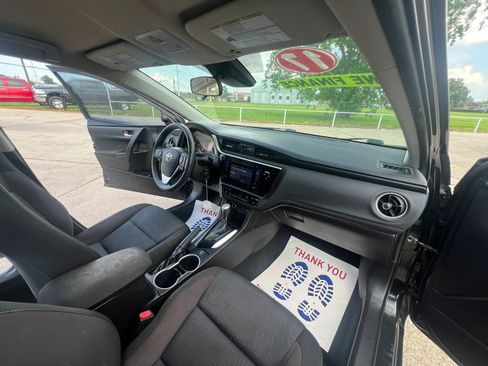 Used 2017 Toyota Corolla LE FWD image 23
