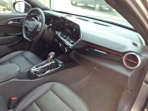 Used 2024 Chevrolet Trax RS FWD image 22