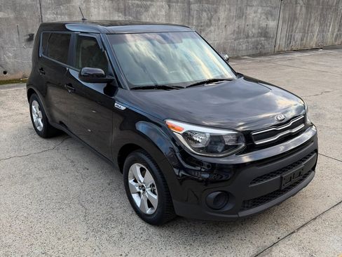 Used 2017 Kia Soul FWD image 2