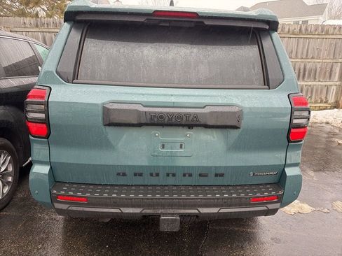 Used 2025 Toyota 4Runner TRD Off-Road Premium image 8