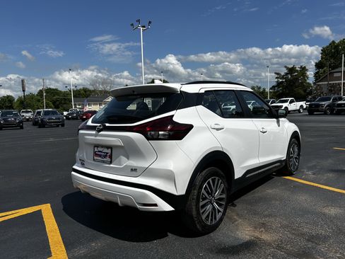 Used 2024 Nissan Kicks SR w/ SR Premium Package FWD image 7