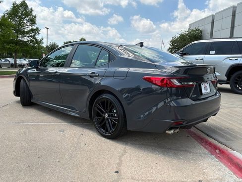 Used 2025 Toyota Camry SE FWD image 8