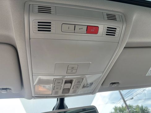 Used 2019 Volkswagen Tiguan SEL AWD/4WD image 34