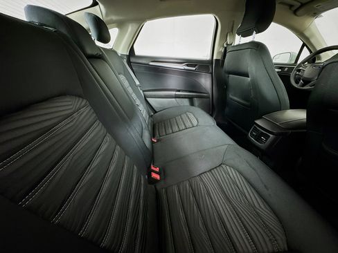 Used 2016 Ford Fusion SE image 25