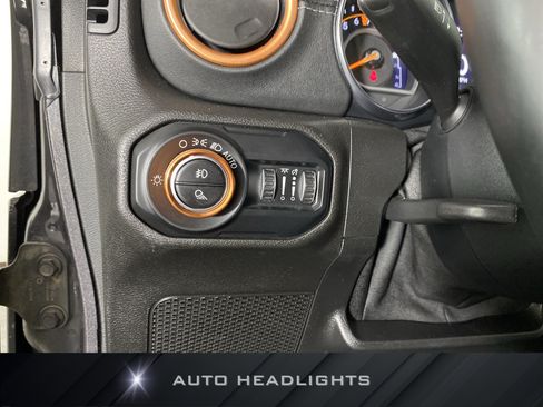 Used 2020 Jeep Gladiator Overland w/ Dual Top Group AWD/4WD image 25