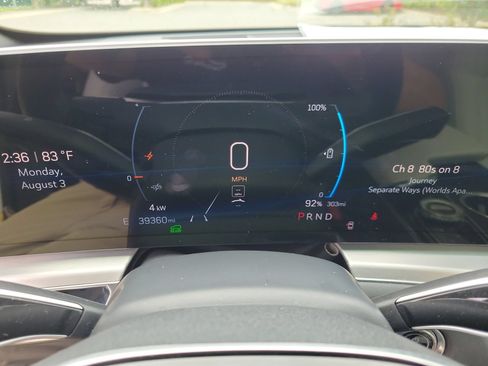 Used 2024 Cadillac Lyriq Luxury RWD image 38
