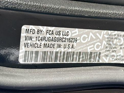 Used 2024 Jeep Grand Cherokee Laredo w/ Luxury Tech Group I RWD image 31
