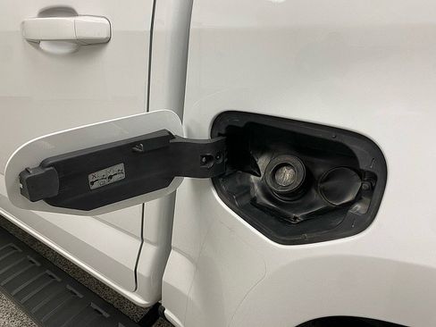 Used 2021 Chevrolet Colorado LT w/ LT Convenience Package image 28