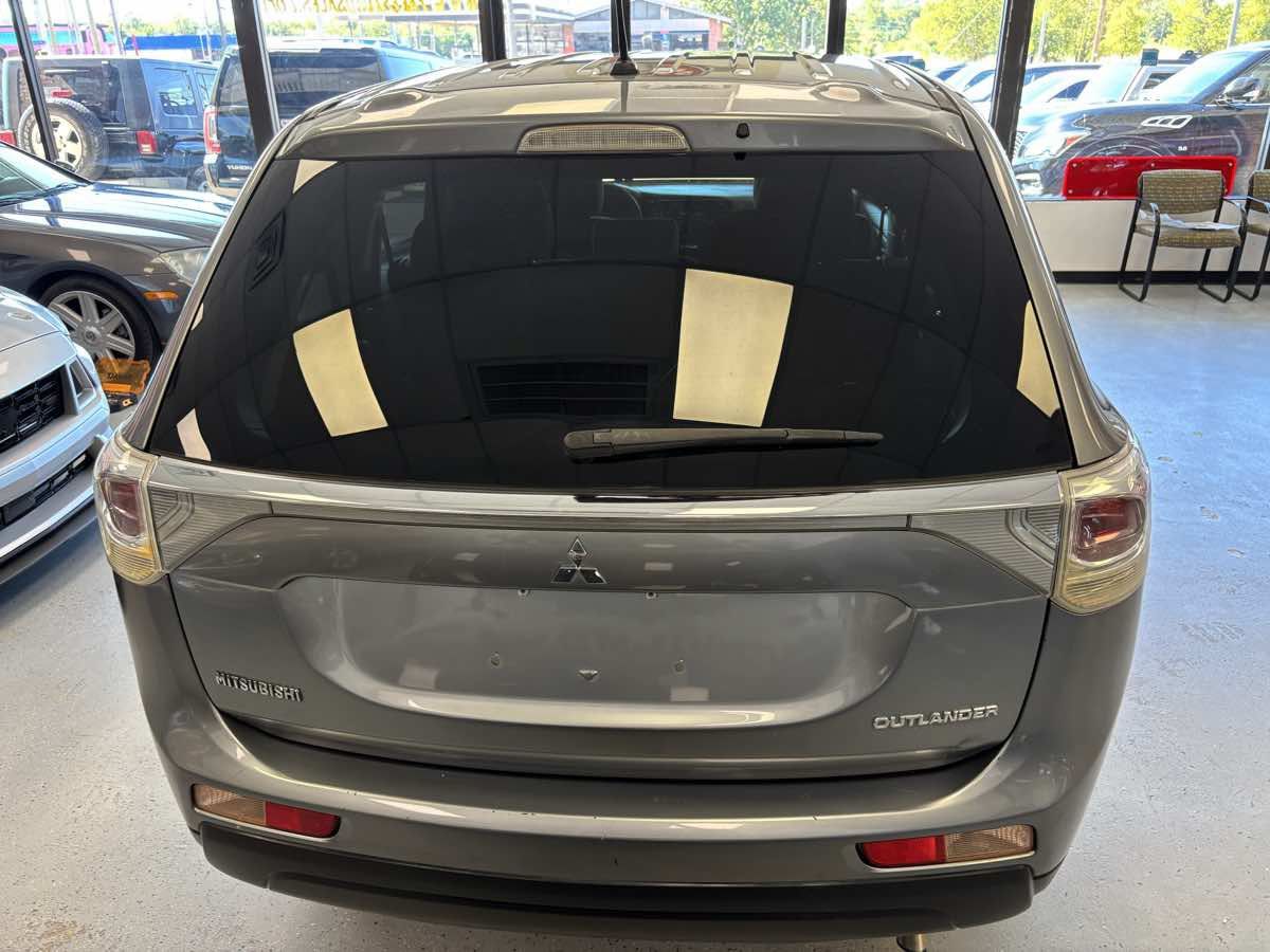 Used 2014 Mitsubishi Outlander ES FWD image 10