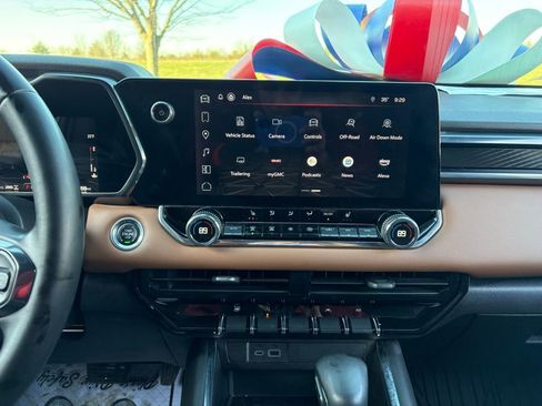 Used 2023 GMC Canyon AT4 image 29