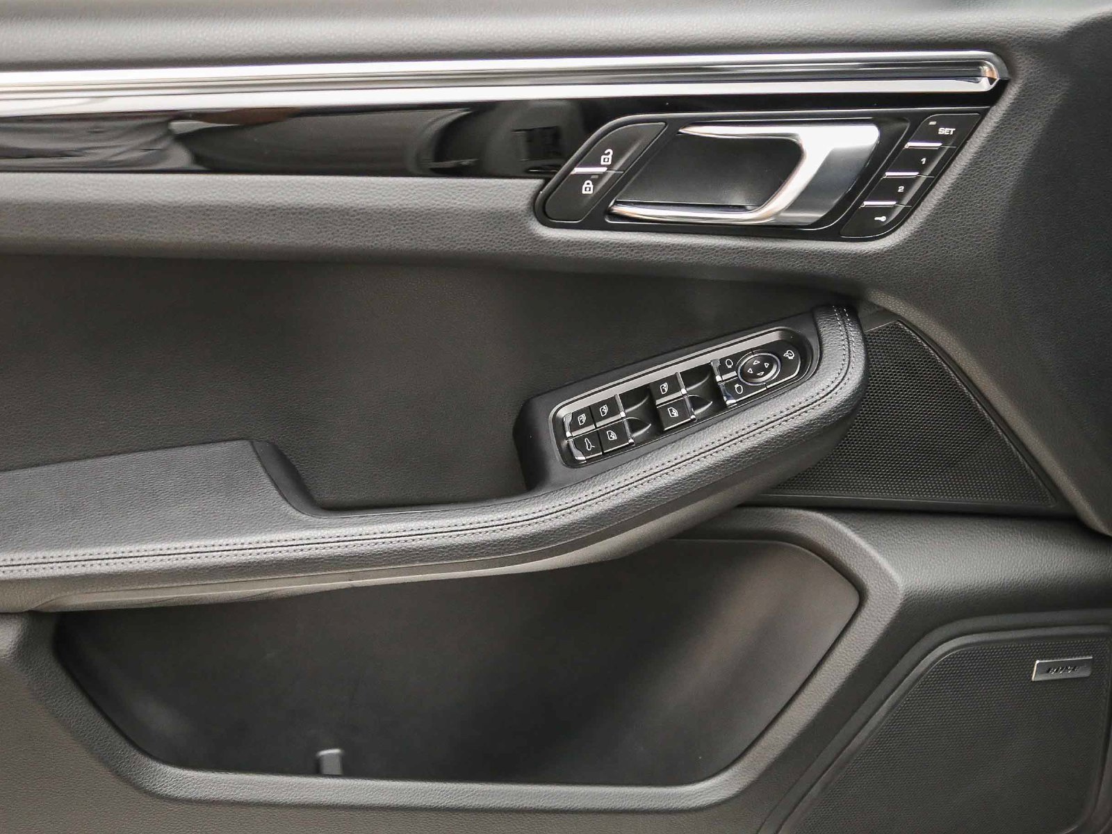 Certified 2026 Porsche Macan AWD/4WD image 27