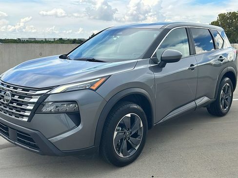 Used 2025 Nissan Rogue SV FWD image 8