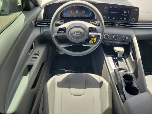 New 2026 Hyundai Elantra SE image 13