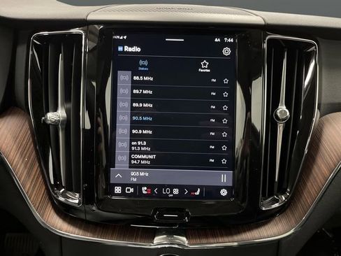 Used 2024 Volvo XC60 B5 Plus w/ Climate Package image 20