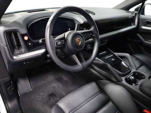Certified 2024 Porsche Cayenne Coupe image 4