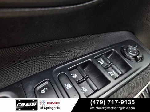 Used 2018 Jeep Renegade Latitude AWD/4WD image 12