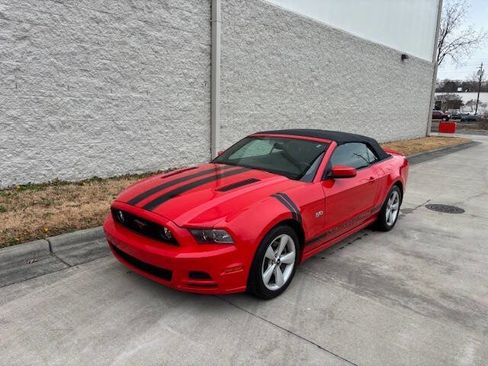 Used 2013 Ford Mustang GT image 2