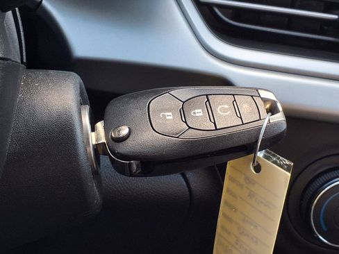 Used 2025 Chevrolet Trax RS w/ Sunroof Package image 12