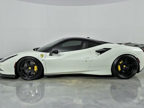 Used 2020 Ferrari F8 Tributo RWD image 5