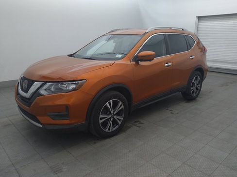 Used 2019 Nissan Rogue SV w/ Premium Package FWD image 2