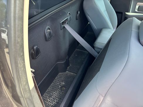 Used 2018 RAM 1500 Express RWD image 11