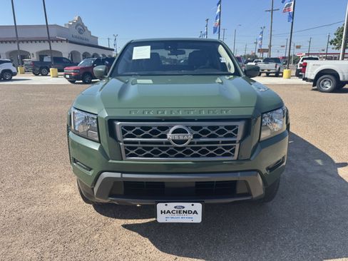 Used 2022 Nissan Frontier SV w/ Technology Package RWD image 6