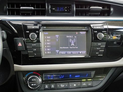 Used 2014 Toyota Corolla LE FWD image 33