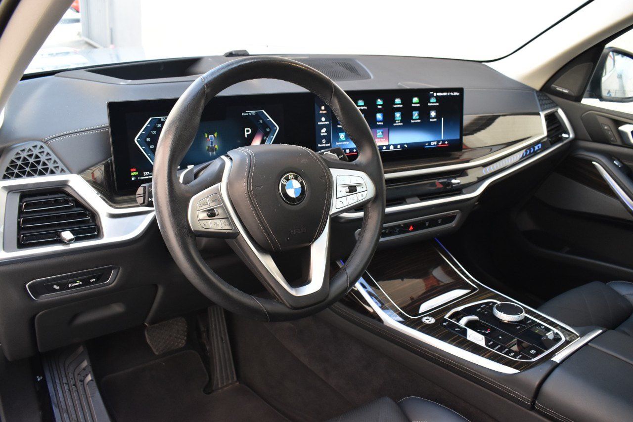 Used 2025 BMW X7 xDrive40i AWD/4WD image 13