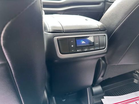 Used 2018 Toyota Highlander XLE AWD/4WD image 10