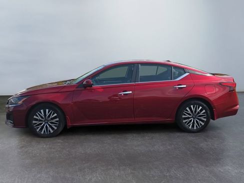 Used 2023 Nissan Altima 2.5 SV FWD image 2
