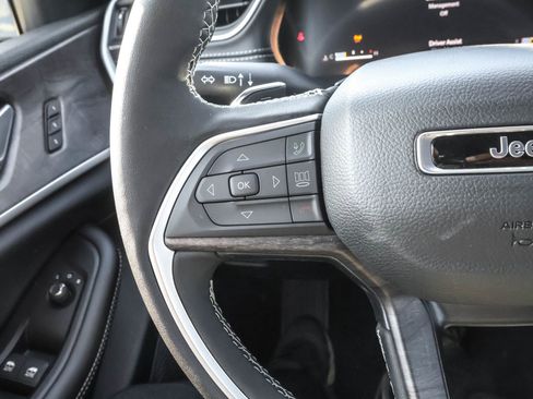 New 2025 Jeep Grand Cherokee Limited w/ Luxury Tech Group II image 24