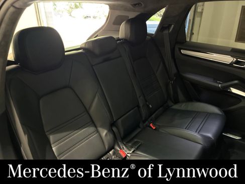 Used 2020 Porsche Cayenne Turbo AWD/4WD image 23