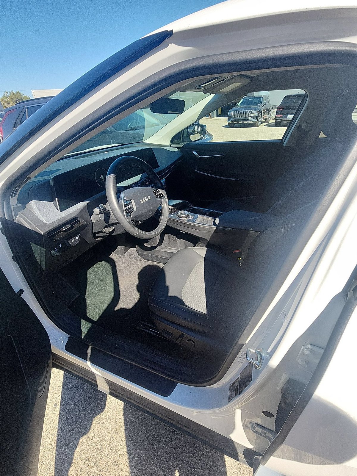 Used 2024 Kia EV6 Light RWD image 5
