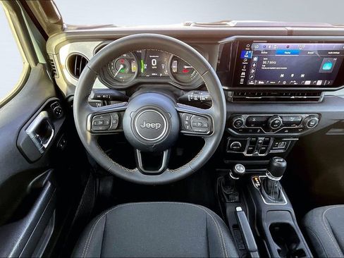 Used 2024 Jeep Wrangler Unlimited image 6