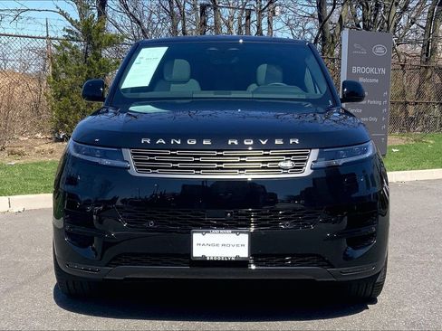 Used 2026 Land Rover Range Rover Sport SE AWD/4WD image 3