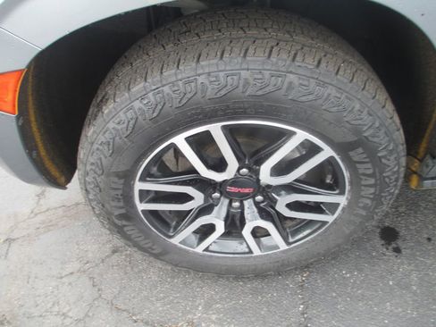 Used 2022 GMC Yukon AT4 AWD/4WD image 14
