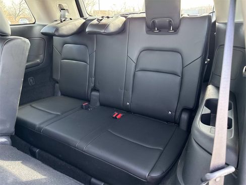 Used 2023 Nissan Pathfinder SL image 29