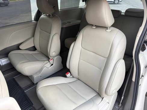 Used 2020 Toyota Sienna XLE w/ XLE Navigation Package AWD/4WD image 9