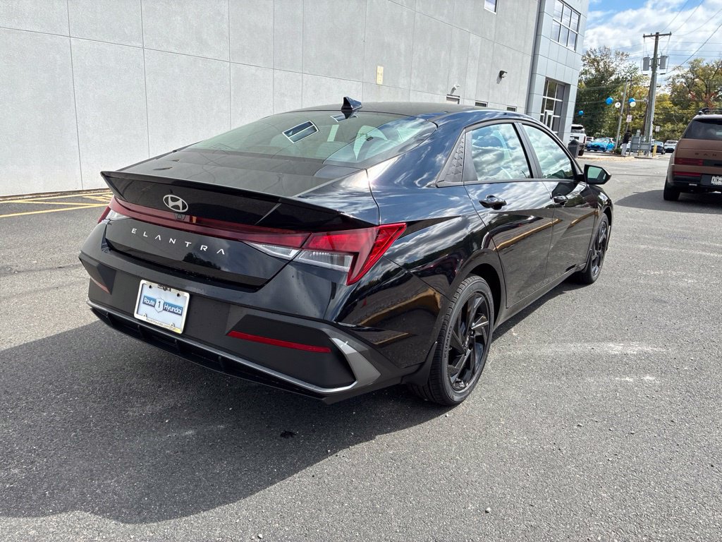 New 2026 Hyundai Elantra SEL Sport FWD image 7