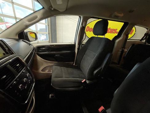 Used 2019 Dodge Grand Caravan SE image 13