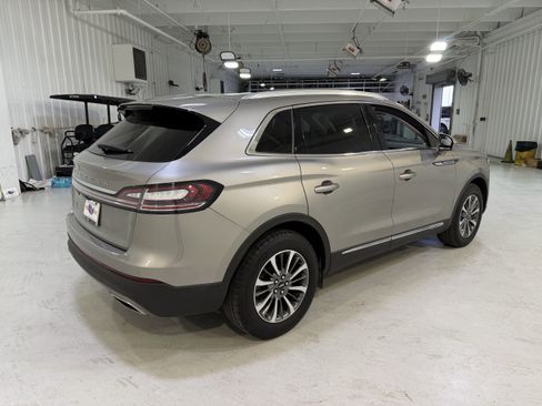 Used 2023 Lincoln Nautilus FWD w/ Premium Package image 5