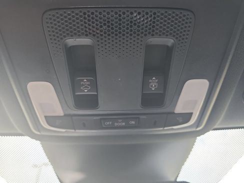 Used 2025 Honda Pilot Black Edition image 35