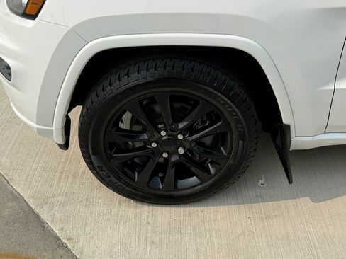 Used 2021 Jeep Grand Cherokee Laredo X AWD/4WD image 46