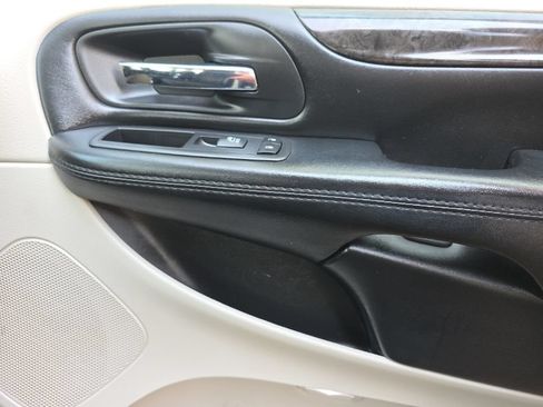 Used 2018 Dodge Grand Caravan SE w/ UConnect Hands-Free Group FWD image 21