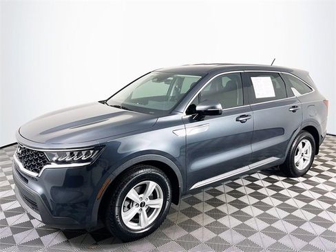 Used 2023 Kia Sorento LX image 4