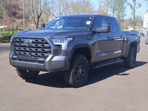 Used 2022 Toyota Tundra Platinum AWD/4WD image 1