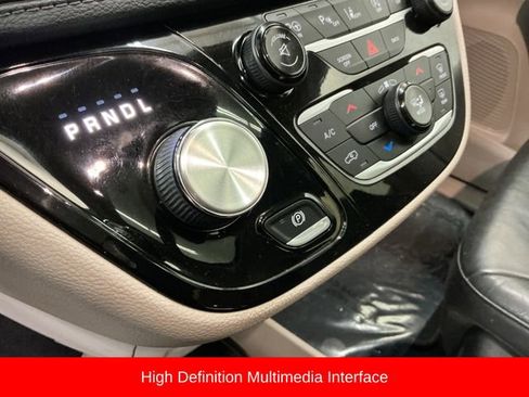 Used 2017 Chrysler Pacifica Limited w/ UConnect Theater Package image 32